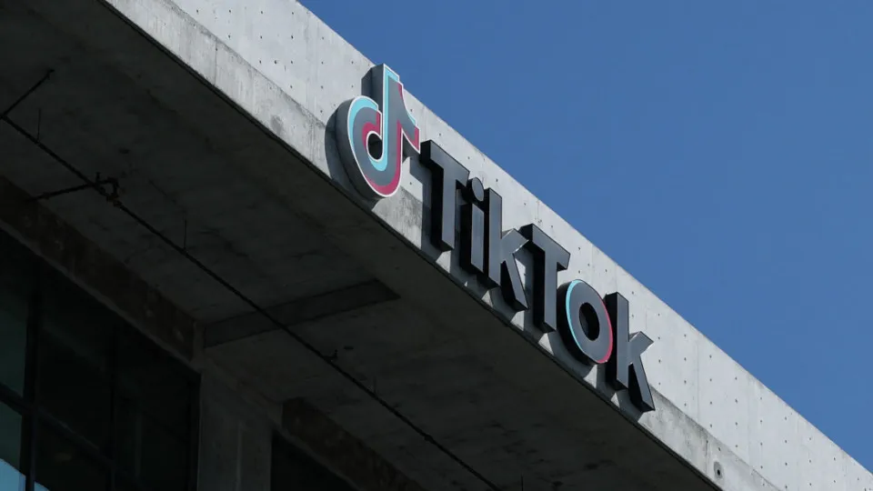 TikTok vai encerrar escritório nos EUA. Serão despedidas 250 pessoas