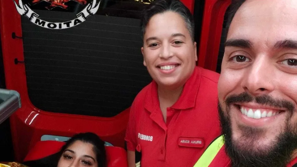 "A vida não espera". Bebé nasce em ambulância numa área de serviço