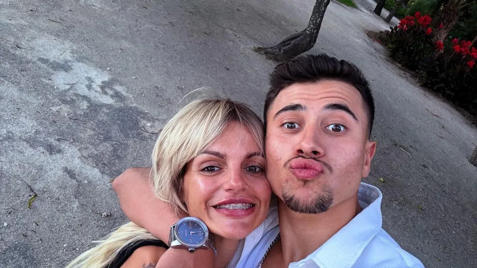 Fanny e o namorado sobre venderem na feira: "Não é por necessidade"
