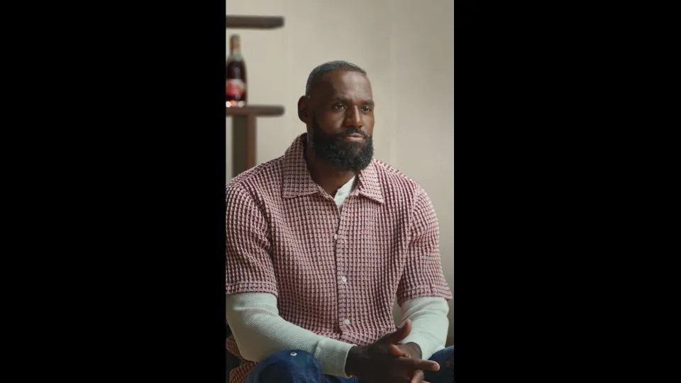 Lebron James volta a fazer 'bluff' com o seu 'adeus' ao basquetebol