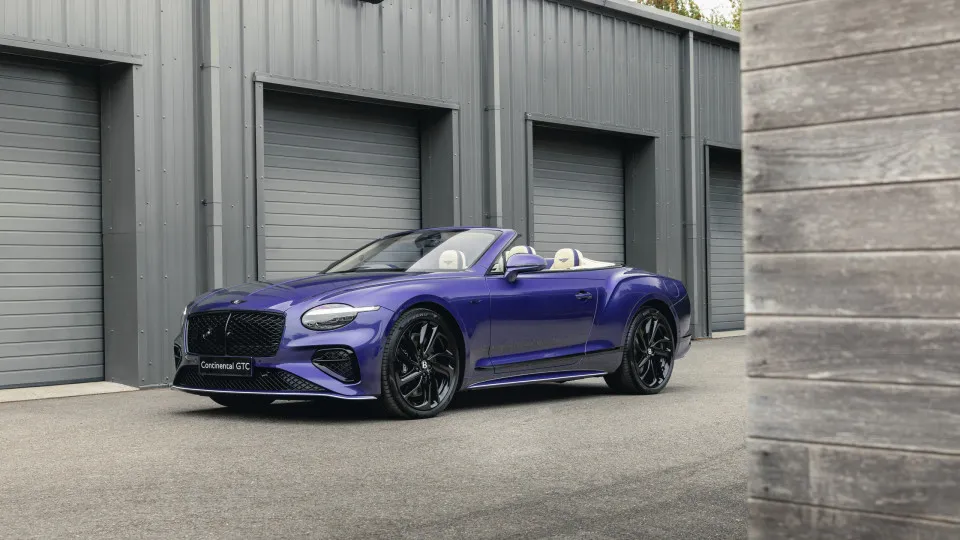Este Bentley personalizado para entusiasta faz voltar decoração histórica