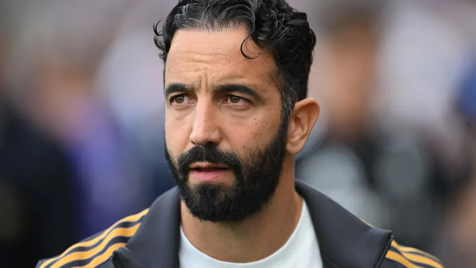 Ruben Amorim prepara 'limpeza' no Manchester United. Três nomes de saída
