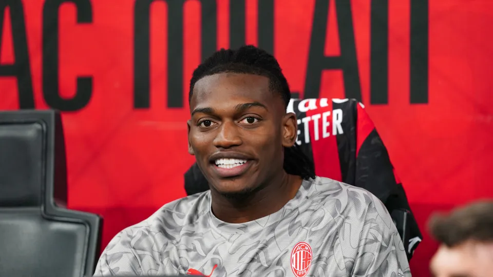 Colega faz sério aviso a Rafael Leão: "Já não é um jovem e o tempo voa"
