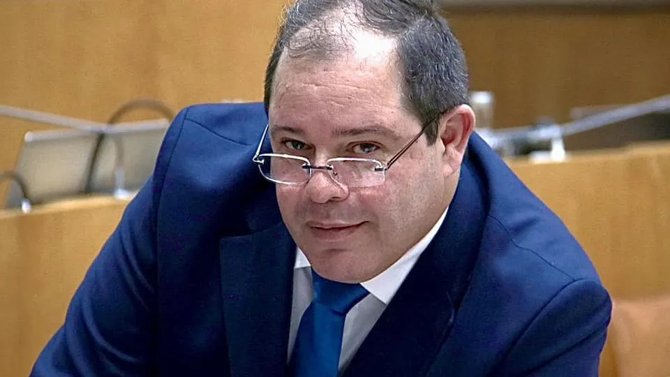 Buscas. Médico, deputado e candidato à CM do Corvo constituído arguido