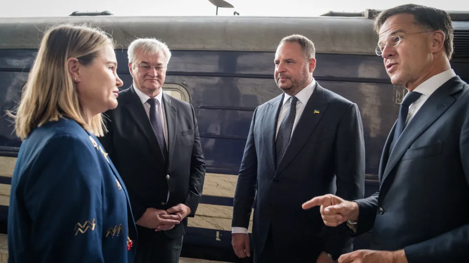 Kyiv: Europa deve financiar mais compra de armamento norte-americano