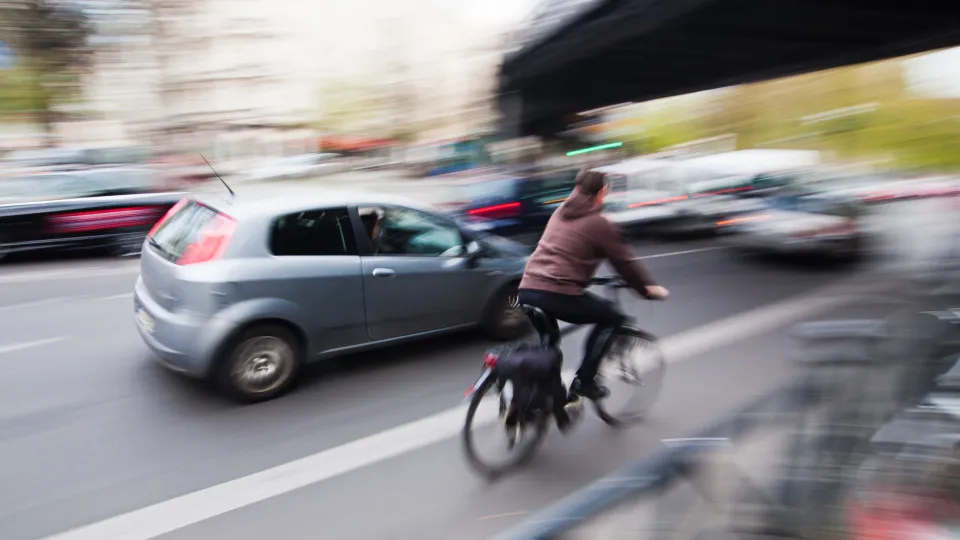 Ultrapassar ciclistas? Se não cumprir regras, pode ser multado até 600€