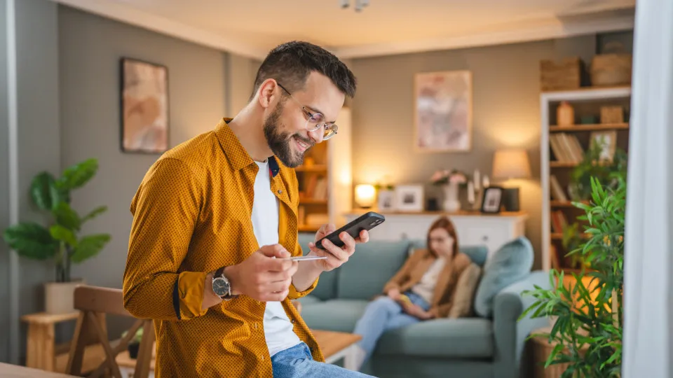 As redes sociais influenciam 92% dos jovens que compram online