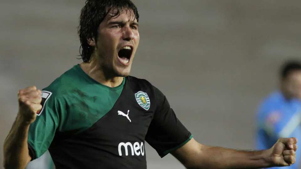 Antigo médio do Sporting Alberto Zapater termina carreira aos 40 anos