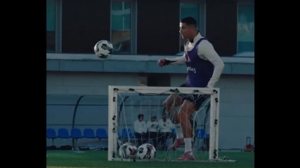 Até na baliza pequena eles acertam. Eis o treino (animado) de Portugal