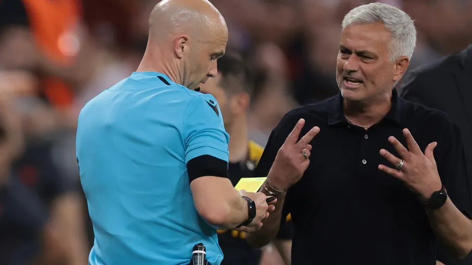 Anthony Taylor aponta "pior abuso" na carreira e 'culpa' José Mourinho