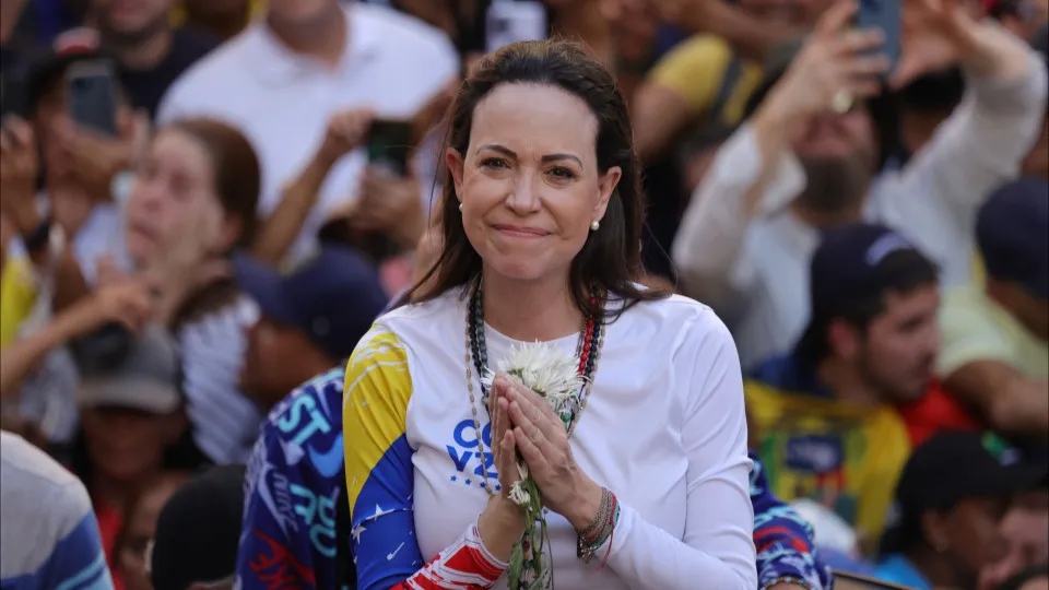 Oposição responsabiliza Maduro por crise após envio de tropas dos EUA