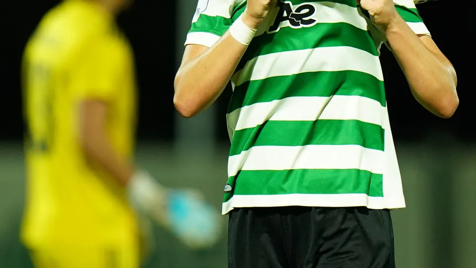Sporting 'fuzila' Marítimo e descola (provisoriamente) do Benfica