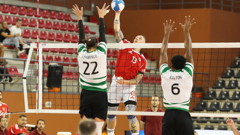 Sporting prolonga ano 'anormal' e vence Benfica na Supertaça de voleibol