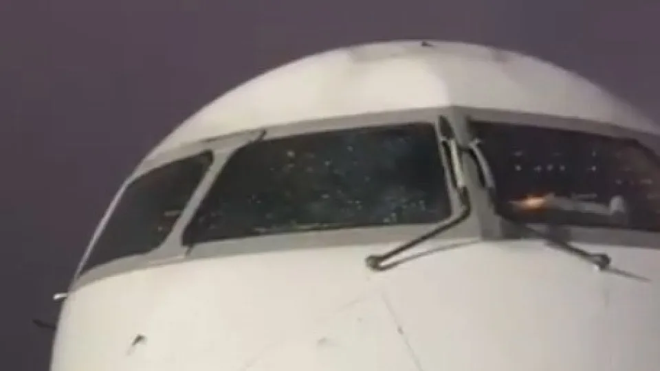 Momentos de pânico para Zaidu. Avião aterra de emergência em Luanda
