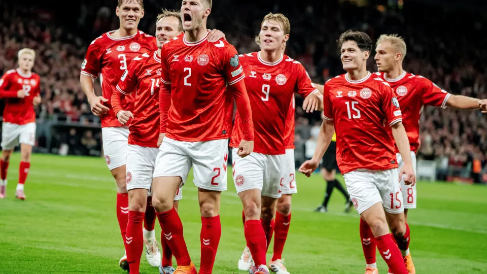 Grécia em maus lençóis. Dinamarca afasta trio de 'portugueses' do Mundial
