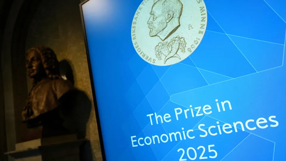 Nobel da Economia atribuído a Joel Mokyr, Philippe Aghion e Peter Howit