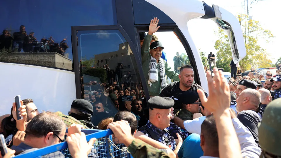 Grupo de prisioneiros palestinianos já abandonou cadeia israelita