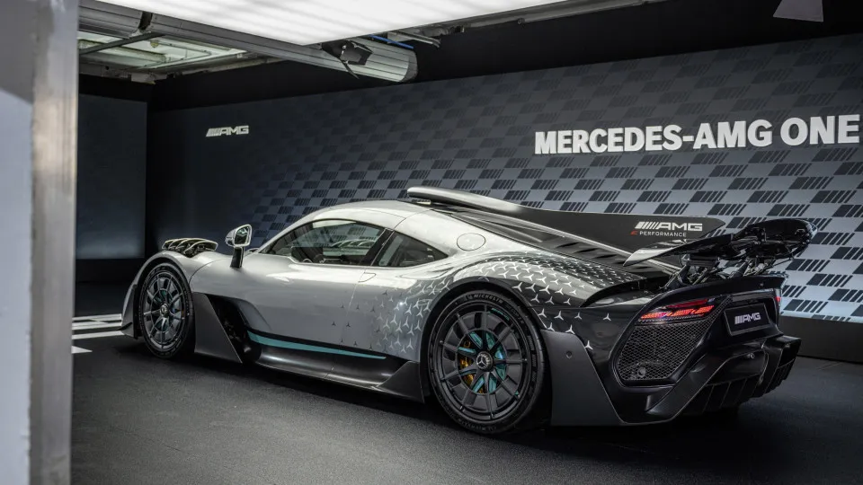 Este carro custa mais de 2,5 milhões, só há um em Portugal e poderá vê-lo