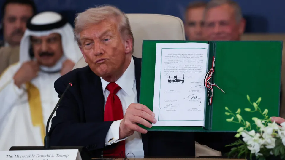 AO MINUTO: Quatro corpos de reféns entregues; Trump chegou ao Egito