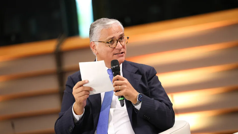 "Nos discursos toda a gente defende as regiões. Na prática não acontece"