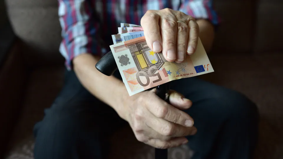 Governo promete "mais rendimento" para pensionistas. Como?
