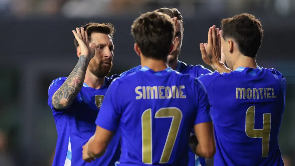 Campeã mundial Argentina goleia Porto Rico na 'casa' de Messi