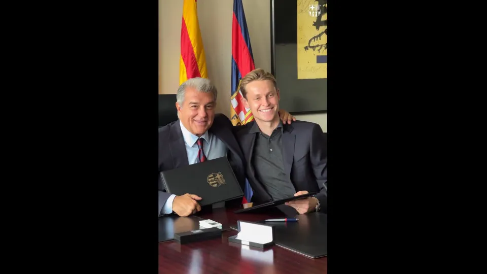 Oficial: Terminou a espera. De Jong renova com o Barcelona