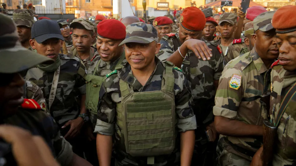 Coronel que liderou golpe em Madagáscar vai assumir presidência