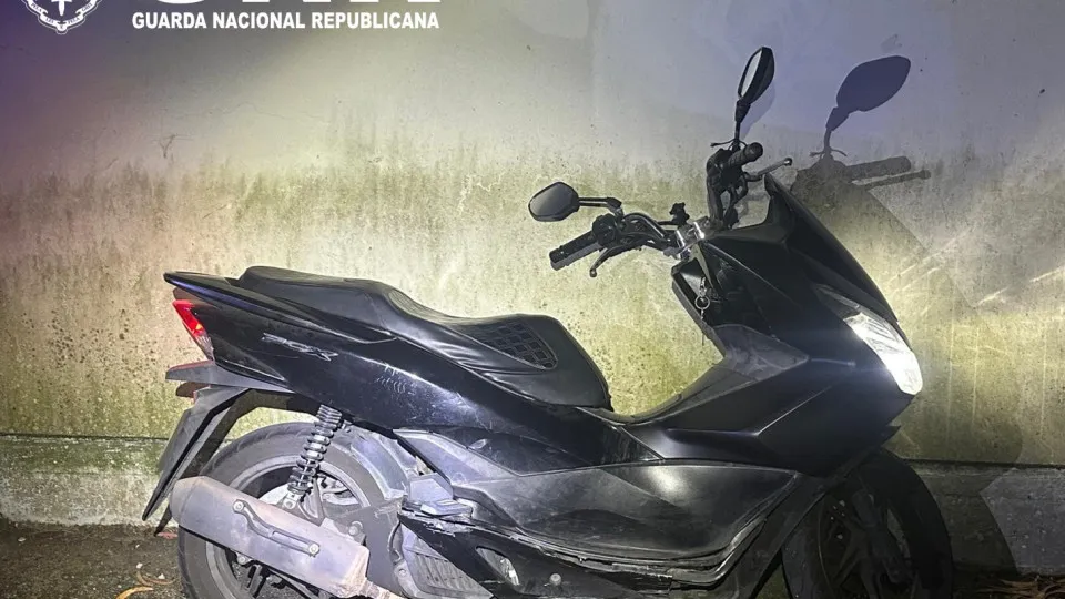 Jovens furtam mota, andam sem capacete e acabam detidos pela GNR