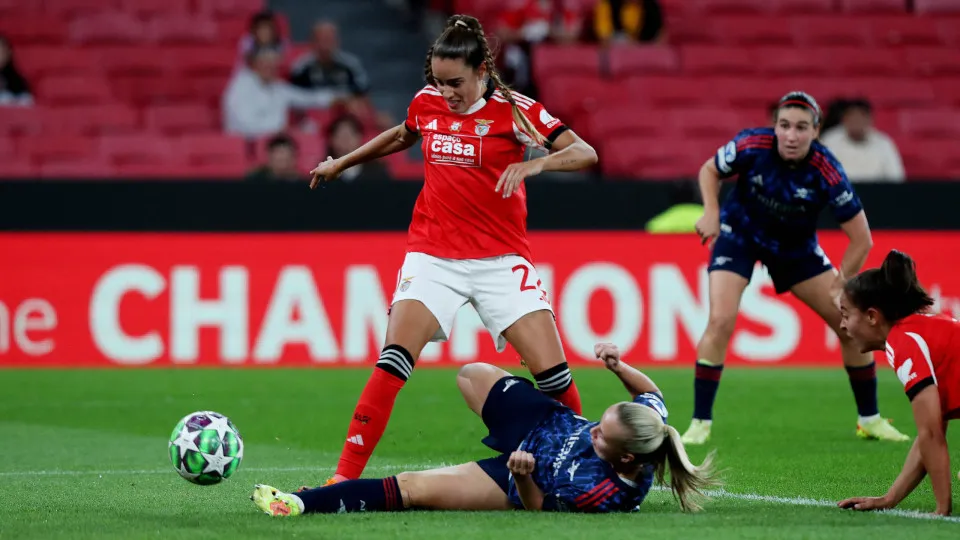 Benfica colocou campeã europeia sentido, mas voltou a perder na Champions