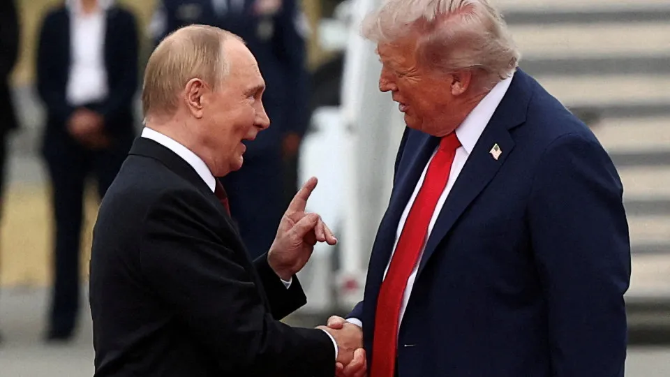 Primeiro Zelensky e depois Putin na Hungria: Como Trump quer chegar à paz