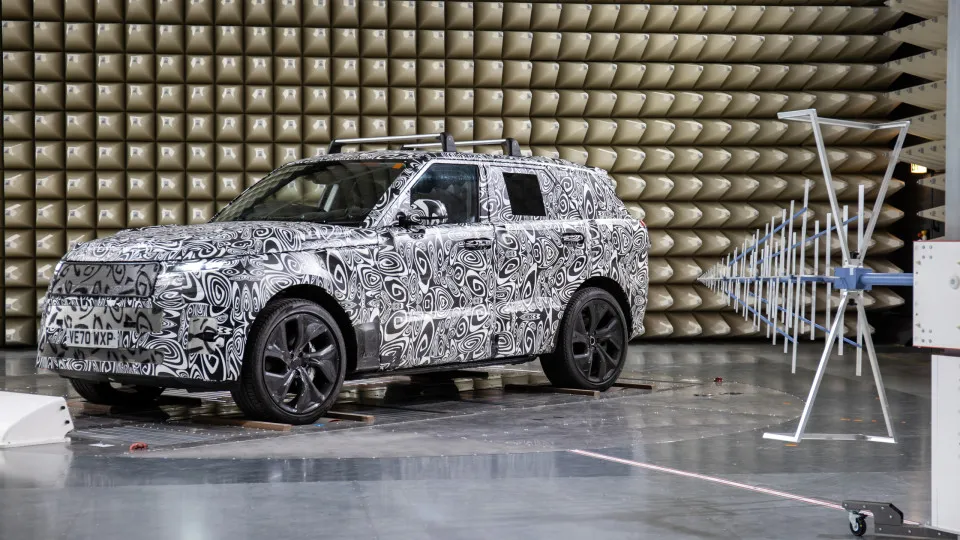 Jaguar Land Rover volta a operar em todas as fábricas após ciberataque