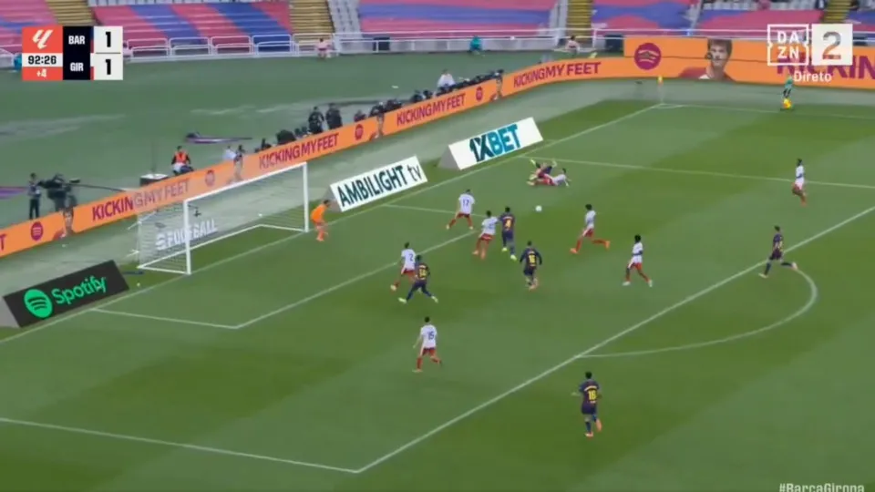 Ronald Araújo 'salva' Barcelona de escorregar antes do Real Madrid