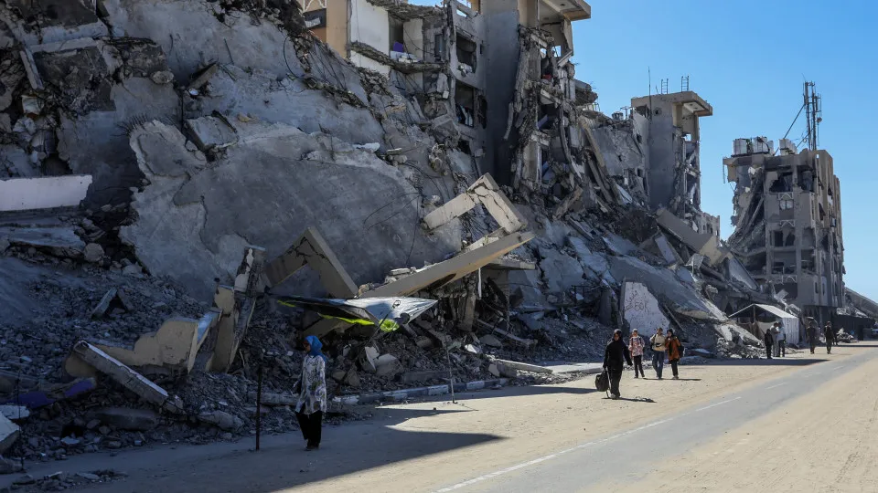 Hamas entrega mais dois caixões de reféns mortos à Cruz Vermelha