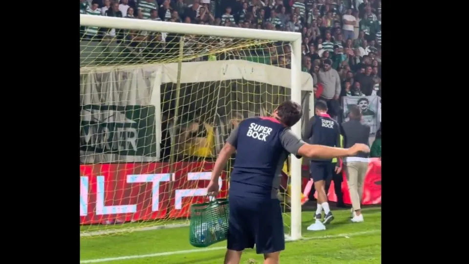 Paulinho triplicou gesto típico e deixou adeptos do Sporting em delírio