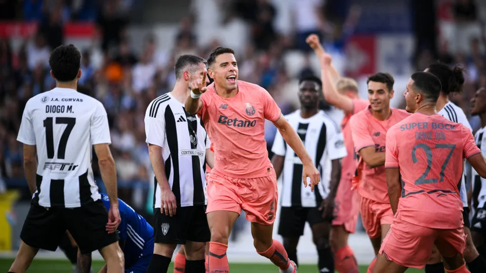 Já não é só uma 'parede'. Jan Bednarek brilha com novo papel no FC Porto