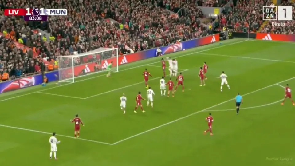 Este golo de Maguire levou Amorim e o United à festa em Anfield