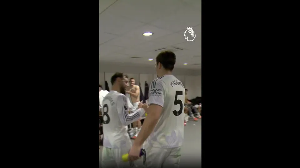 Maguire chegou ao balneário do United e Bruno Fernandes reagiu... assim