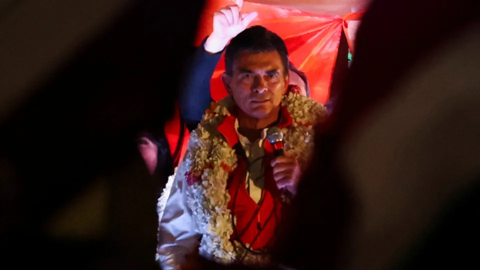 Presidente eleito promete voltar a "abrir Bolívia ao mundo"