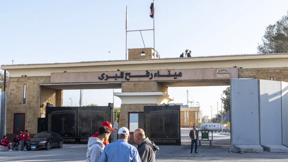 Egito prepara receção de palestinianos feridos ou doentes por Rafah