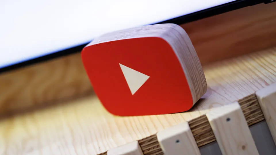 Vício no YouTube? Empresa defende-se e diz que não é uma rede social