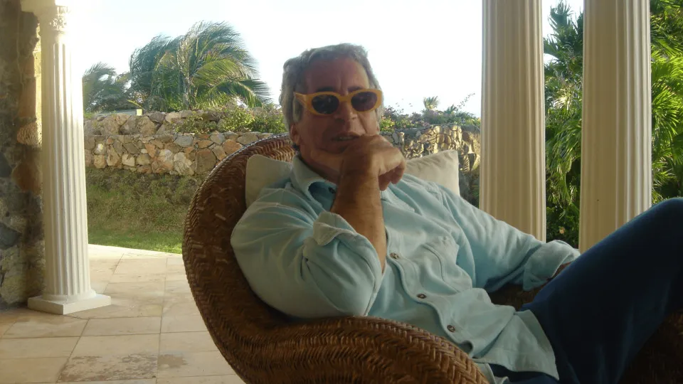 Jeffrey Epstein descreveu-se como "predador sexual de categoria um"