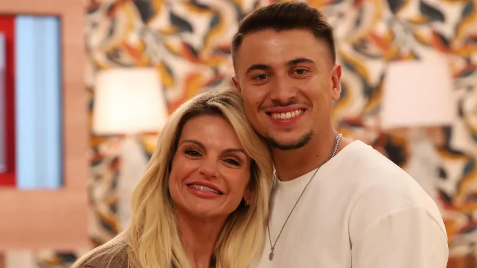 Fanny Rodrigues casou-se? Apresentadora aparece vestida de noiva