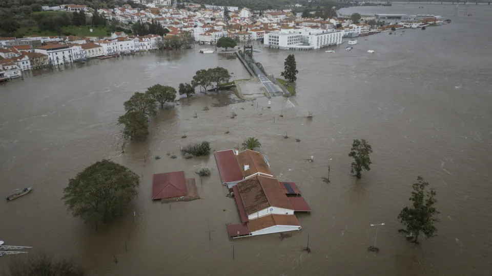 Tempestades, tornados e o calor preocupam quem compra casa em Portugal