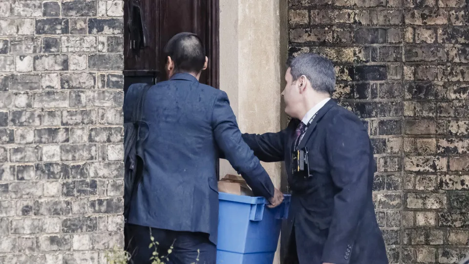 Polícia faz buscas a propriedades ligadas a Peter Mandelson no caso Epstein