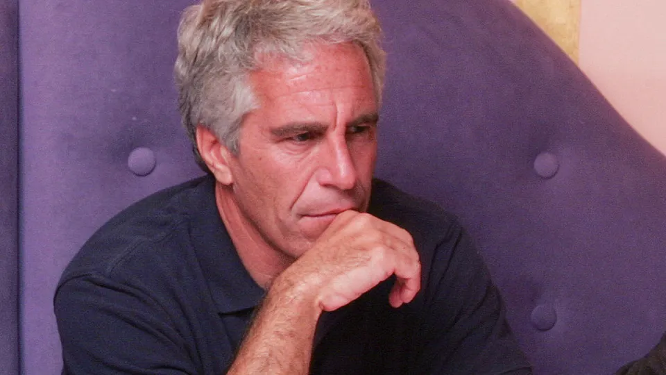 Relatos "devastadores" de conduta sexual em escola apoiada por Epstein