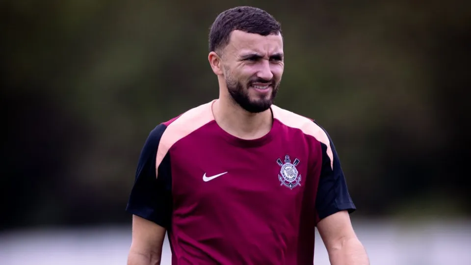 Oficial: Corinthians anuncia ex-Sporting como reforço Oficial: Corinthians anuncia ex-Sporting como reforço