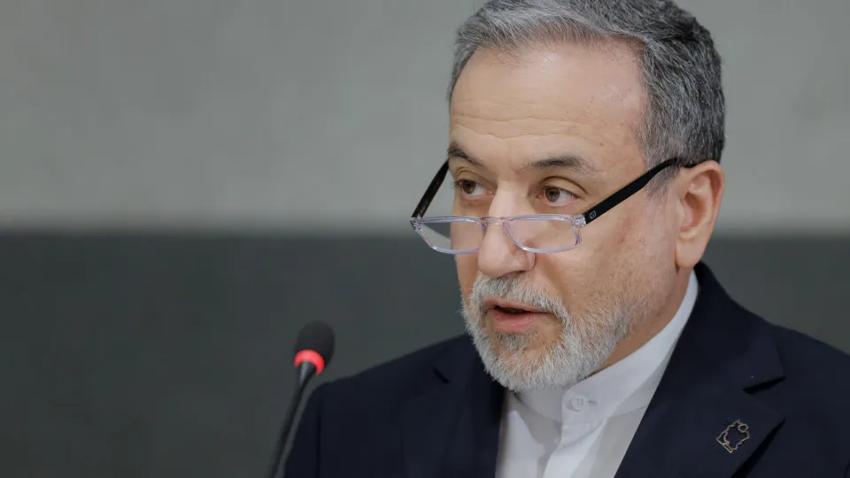“Tanto quanto sei”. Líder supremo do Irão (e não só) estão vivos, diz MNE “Tanto quanto sei”. Líder supremo do Irão (e não só) estão vivos, diz MNE