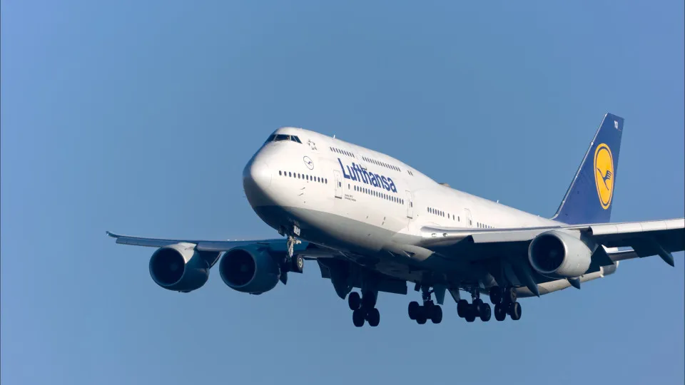 Lufthansa prevê retomar voos para a Arábia Saudita e Jordânia no outono