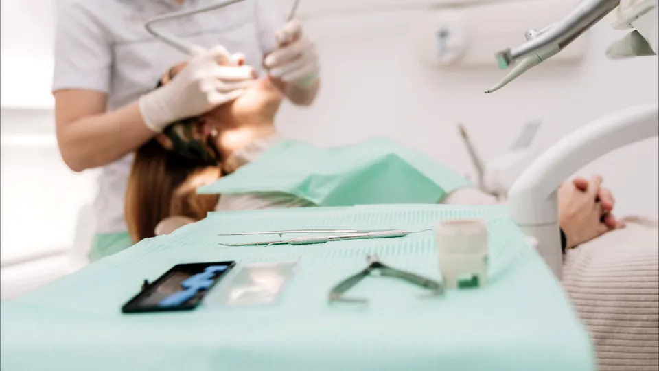 Nova carreira de dentista no SNS permitirá contratação estável